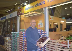 Resul Cakin, Geschäftsführer der Johannes Schacht Fruchthandelsgesellschaft mbH, vertreibt viel regionale Waren wie Kirschen, verschiedene Beerensorten uvm.